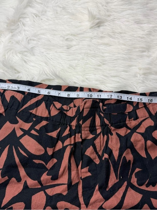 Black & Rust Abstract Print Women's Shorts - Picture 6 of 7